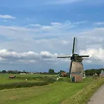 Geuzenhoeve Op De Munnickaij Holiday home *