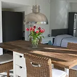 Geuzenhoeve Op De Munnickaij Holiday home Schellinkhout